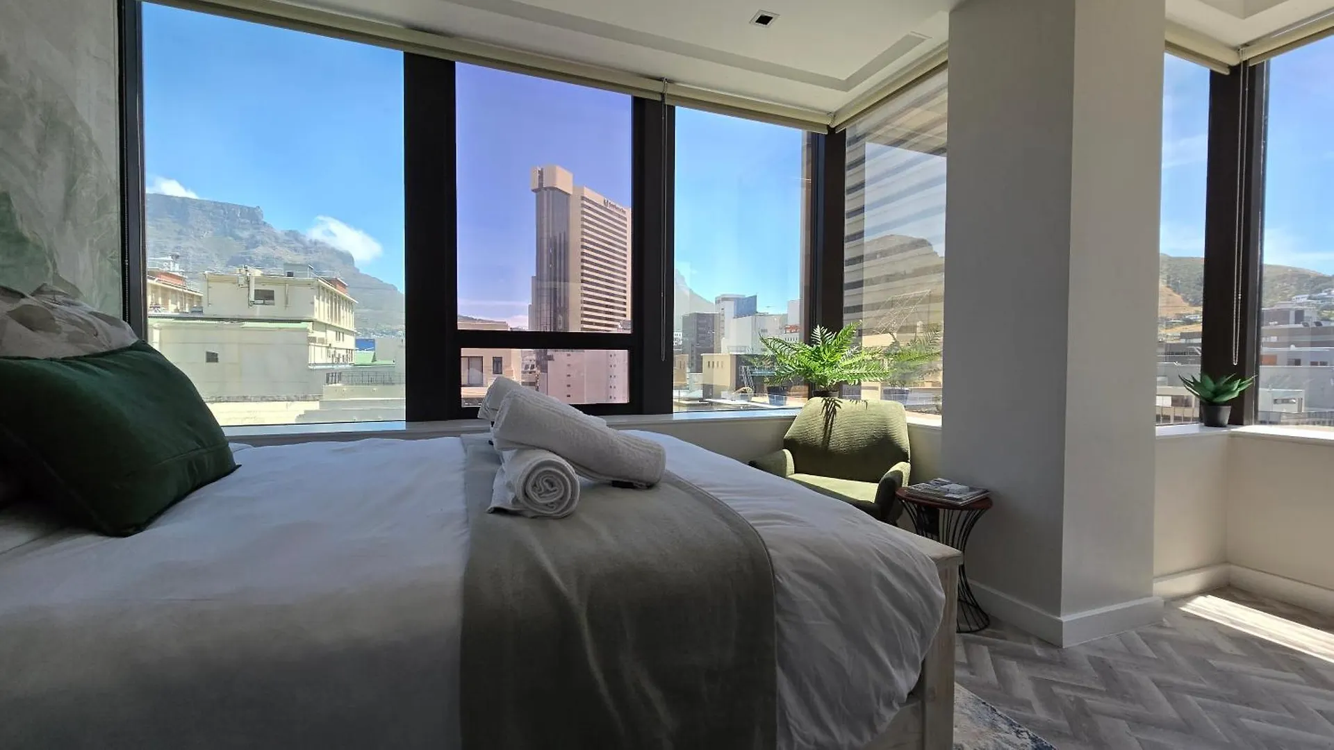Lux City Suite - Near Cticc And V&A Cape Town South Africa